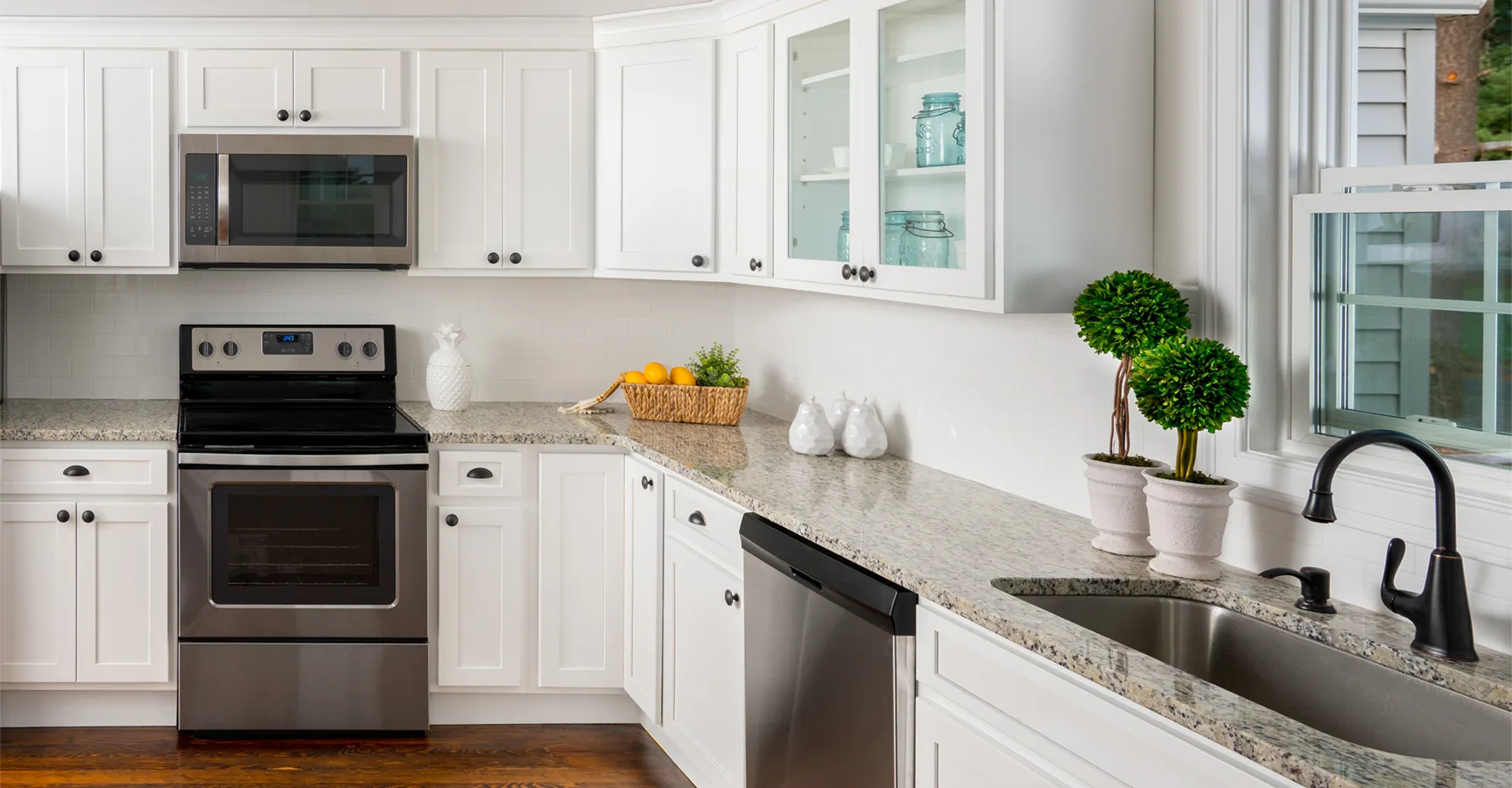 Bright frost shaker face-frame kitchen, first view